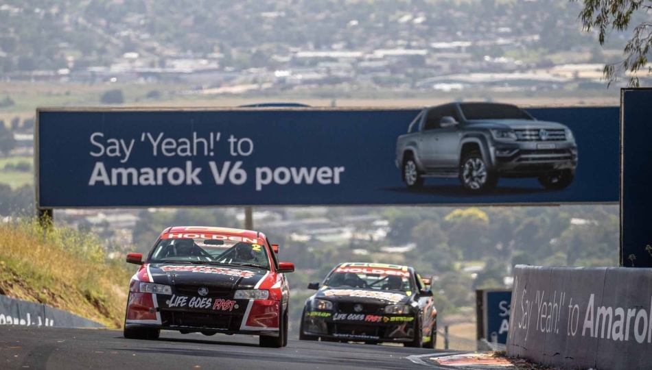 drive a racecar with fastrack experiences