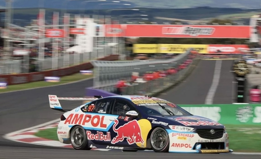 holden car winning at the bathurst 1000